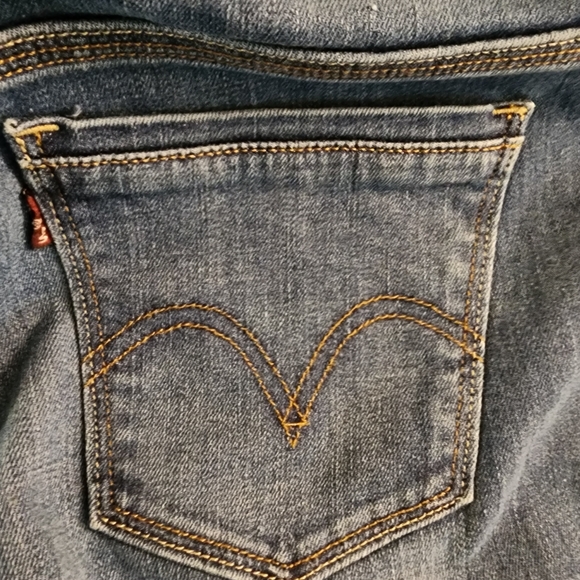 Women's Levi's Blue Denim Shorts. NWOT - Picture 3 of 5